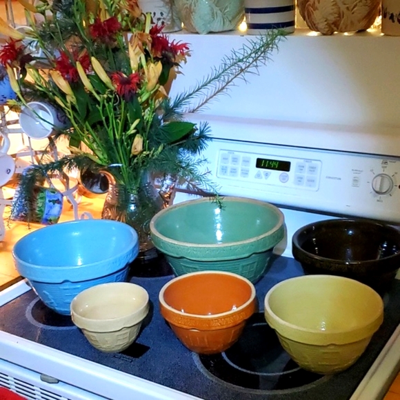 💥SOLD💥Roseville Ransbottom Watering Girl Yelloware,Whole Set - Picture 5 of 7